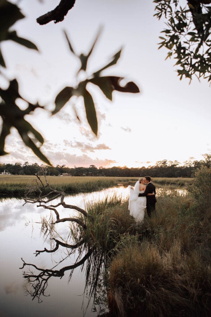 An eloping couple kiss in a South Carolina Park.